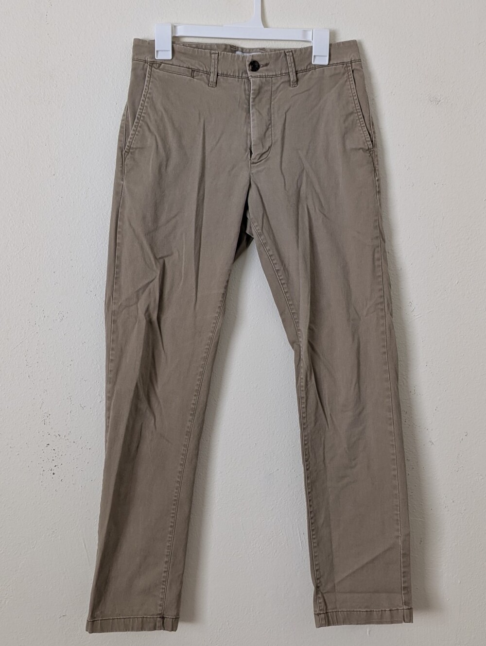 Goodfellow & Co Men's Hennepin Chino Athletic Fit Khakis, 30 Waist